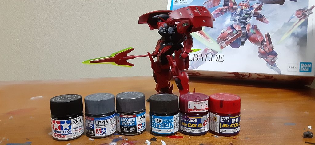 使った塗料です、あとガンダムマーカーのメタリックグリーンとイエロー、タミヤのエナメルのすみいれ塗料、Mrカラーの艶消しクリアーつかいました。