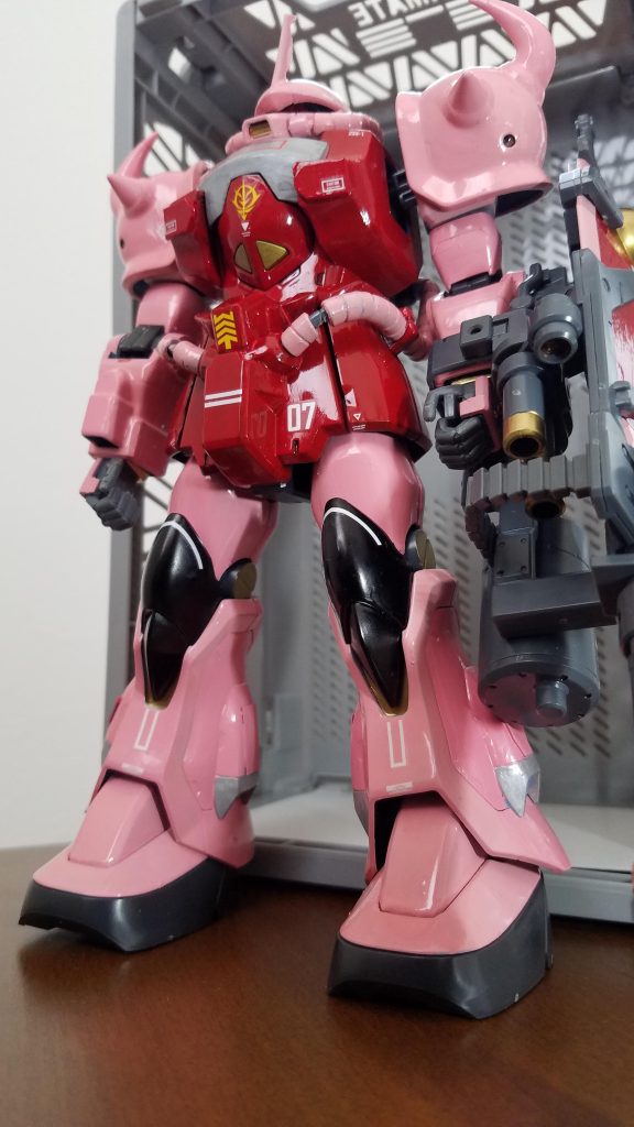 塗装にはタミヤカラーを使用。初の筆塗りMGで、中々に苦戦しました…デカールはジオン公国汎用を使用。脚部スラスターは、ガンマカを塗って色分けしています。