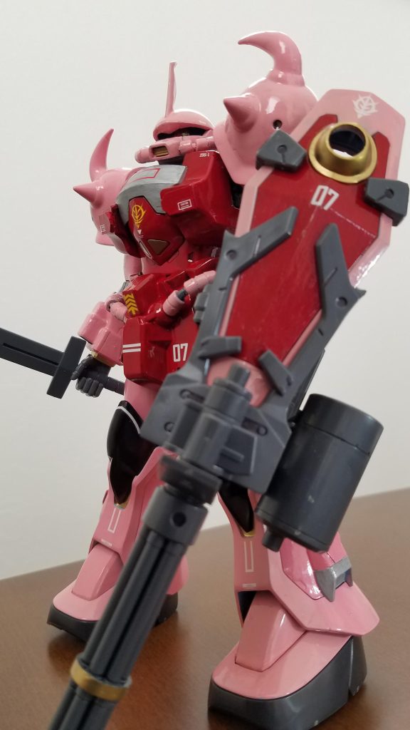 MGザクⅡの武装を追加しようかと考えましたが、やはりグフカスタムとして仕上げたかったので武装はそのまま。結局これが落ち着く気がします。