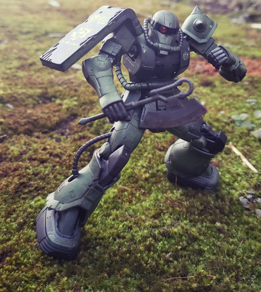 ヒートアックスをかまえて。刃部分もボロ鉄風にしています。何気に左手の平手パーツ紛失してました……。