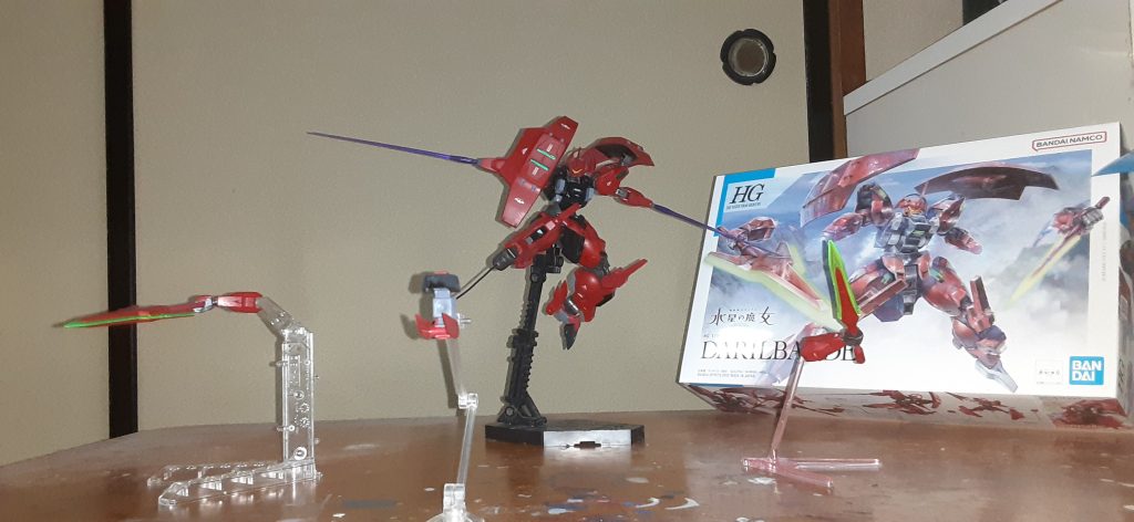 事前情報がきちんと伏せられてたからアニメ楽しかったですね、各部分離したり足首有線で飛んだり。てか今のところ唯一の接近戦特化型機体ですよね、そこが良い。