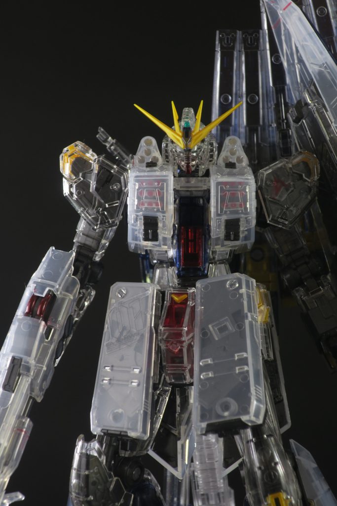 胸部のミサイルはガンダムマーカーのロイヤルメタレッドを使用しています。良い感じです。