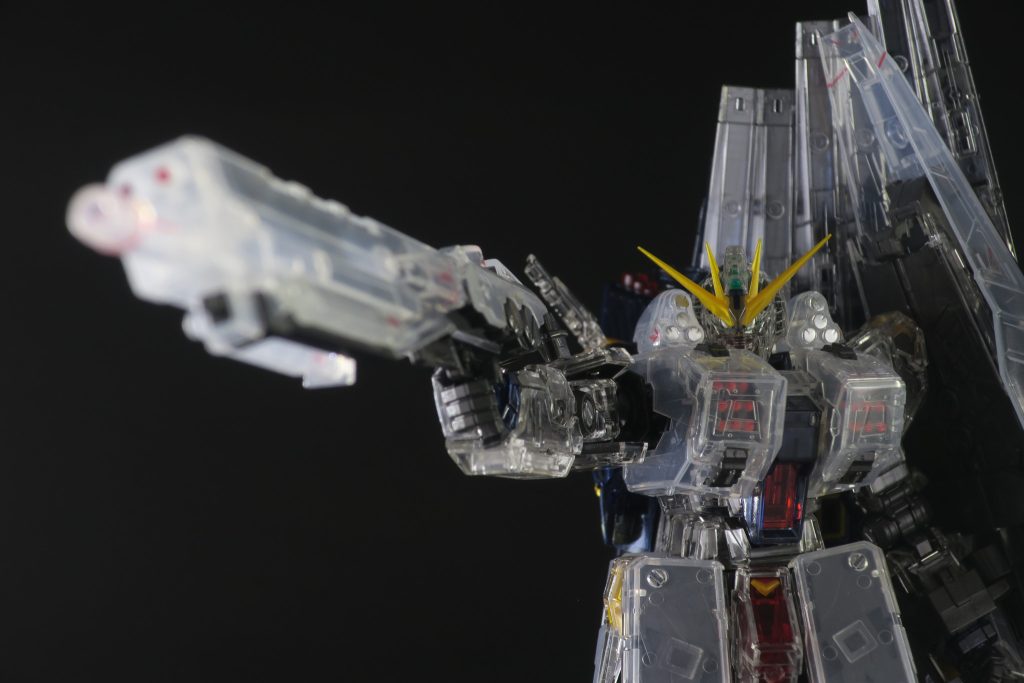 重量がありポージングはなかなか難しい。