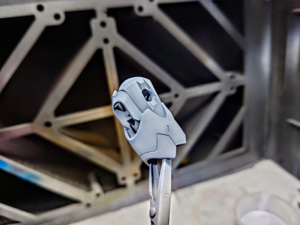 色のバランスを見ながら上塗りの色とクリアを混ぜた塗料でオーバーコート写真だとグラデーションはほぼ見えません😇