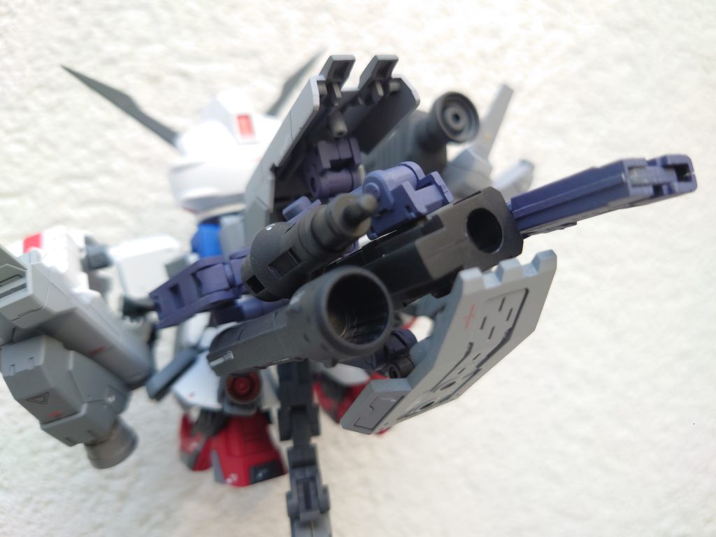 最下部のバズーカパーツを支えているものは