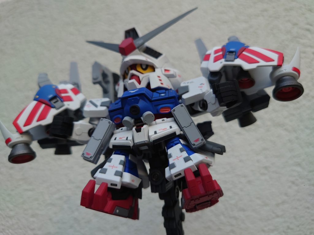 で～～ん♪てな感じでコンセプト②実現のために腰から生えてた足先に足をプラス(関節はありません)コンセプト③実現のためなが～いなが～いバズーカにしてみました♪