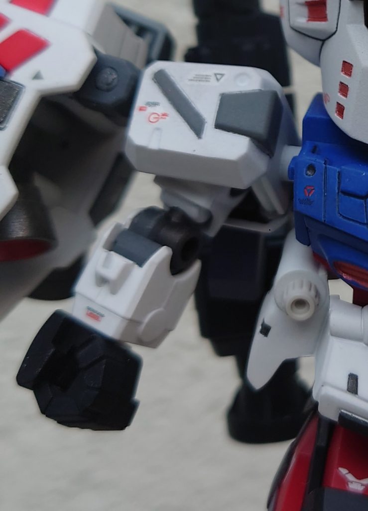 前腕と手はジャンクの山から適当に拾って来たので元がなんなのかは分かりません(´･ω･`)？