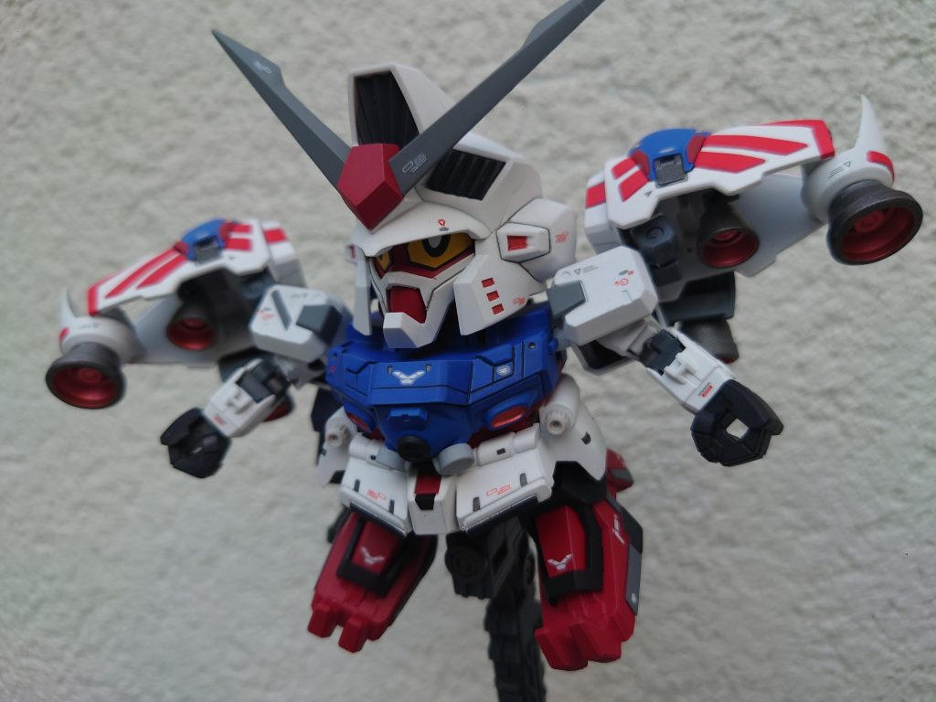 フェイス部分と肩のギミックは塗り分けしたかったので、後ハメ加工を頑張ってみました顔はおでこの部分？がそもそも外れる仕様なので外したおでこの部分の上から下にスライドして差し込めるようにしました肩のギミックは挟み込むタイプのパーツの片側だけ磁石にしましたが、磁石の保持力が思いのほか良かったので両方磁石にしちゃえばもっと楽に加工できたかなと