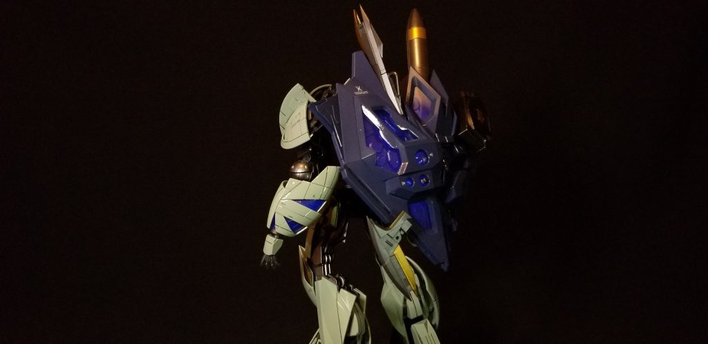 背中も光ります。