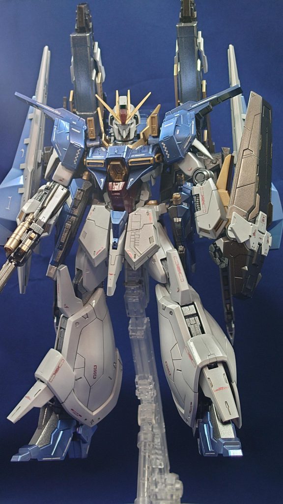 まずは普通に立ち姿。背中に背負わせたバスターキャノンがお気に入り。