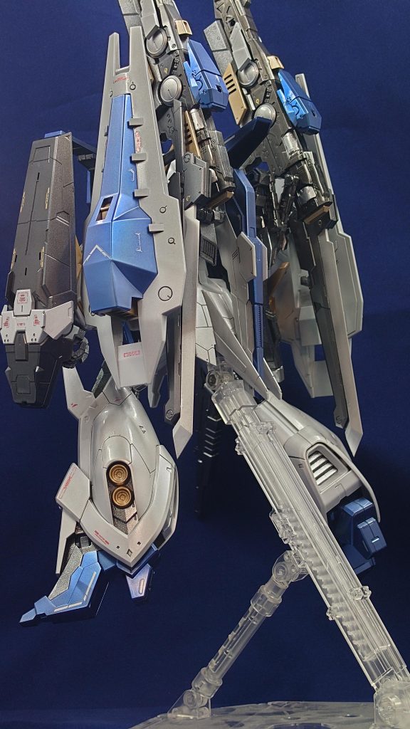 斜め後ろシールドブースターの裏に隠した大刀がチラ見え。どうやってこの状態から装備するのかは考えてません!