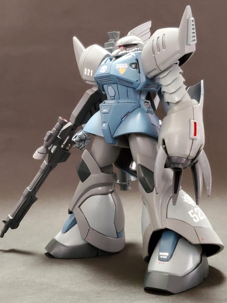 そして今回の、もう一つの改修機❕ゲルググマリーネの左腕ズゴック腕タイプです😊✨この姿形はバトオペ2(未プレイ💦)で新規登場したMS高機動型ゲルググ(GK)からヒント?を得て制作してます❗ゲームではゲルググB型でアームクローは右腕についてる模様です✨妄想ストーリーで片腕を失ったゲルググを再度出撃させる際に、どう修復しようかと考えた時にGKの画像を見て、これなら手持ちのガンプラでもいける❗と思い使用するに至りました😊ちなみにこの腕は削ったりしていないので、そのままズゴックEに戻せます👍✨