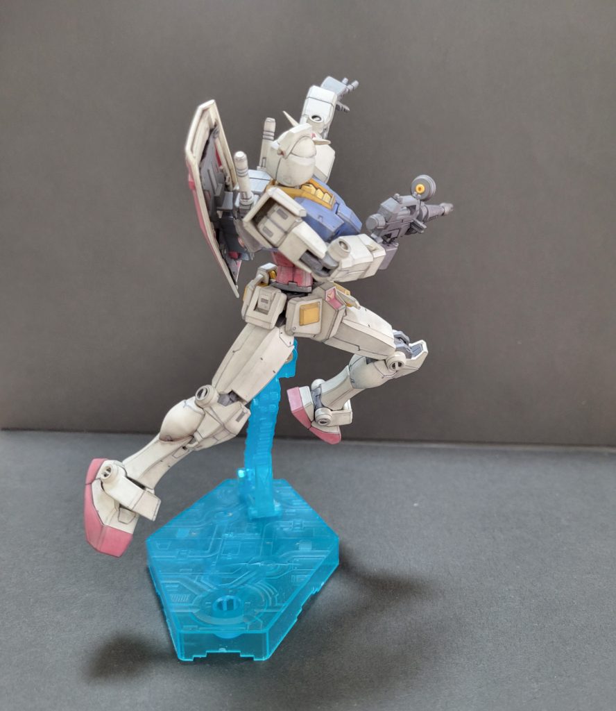 ララのビットを狙い撃ちする腰の回転胸の半稼働によりポージングの幅は広いです。