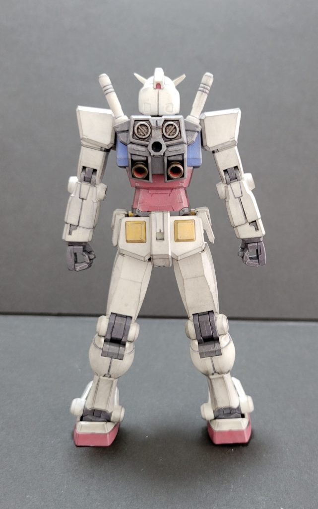 この機体の貧弱さはバーニアーノズルが安価な所…… 加工でEGガンダムの物をとも思いましたが、EGはそのまま残したいと思いバーニアー内と周りはマーカーで赤とガンメンタで塗り、その周りはウェザリングで。