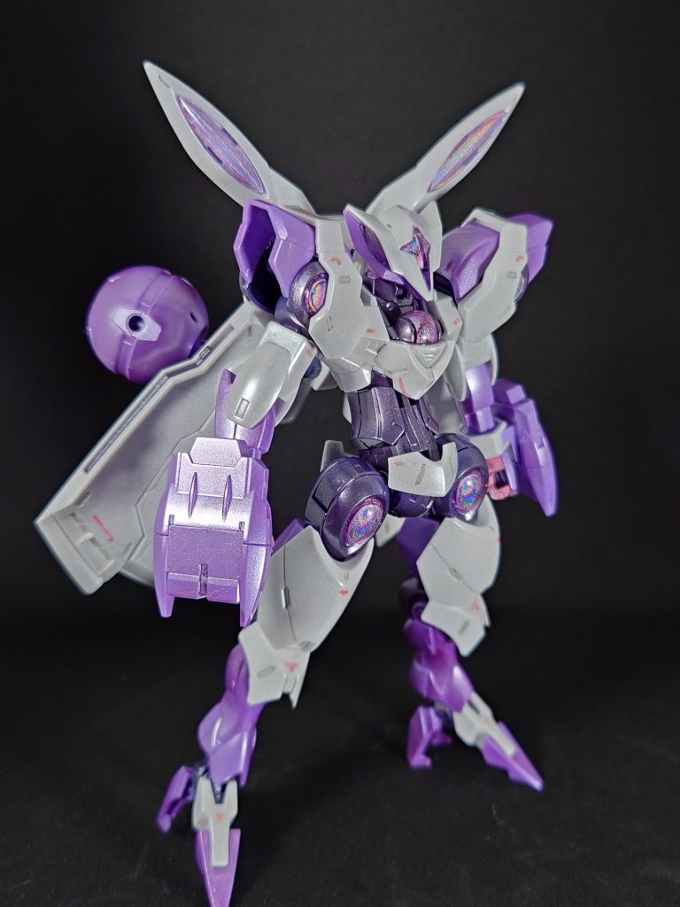 工作は表面処理程度です。シールは使わず、ビスマスパールを中心にシルバー、パーブルやグレーを使って調色しました。