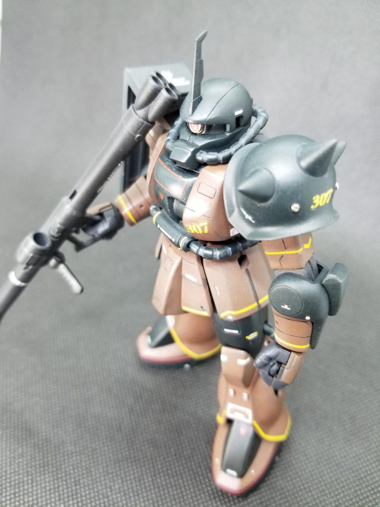 いつものお気に入り、斜め俯瞰ショット。マニピュレータは握り拳のようにらしく見えるよう加工したプラ板を入れてみました。あと、定番のスパイク鋭角化も行っております。