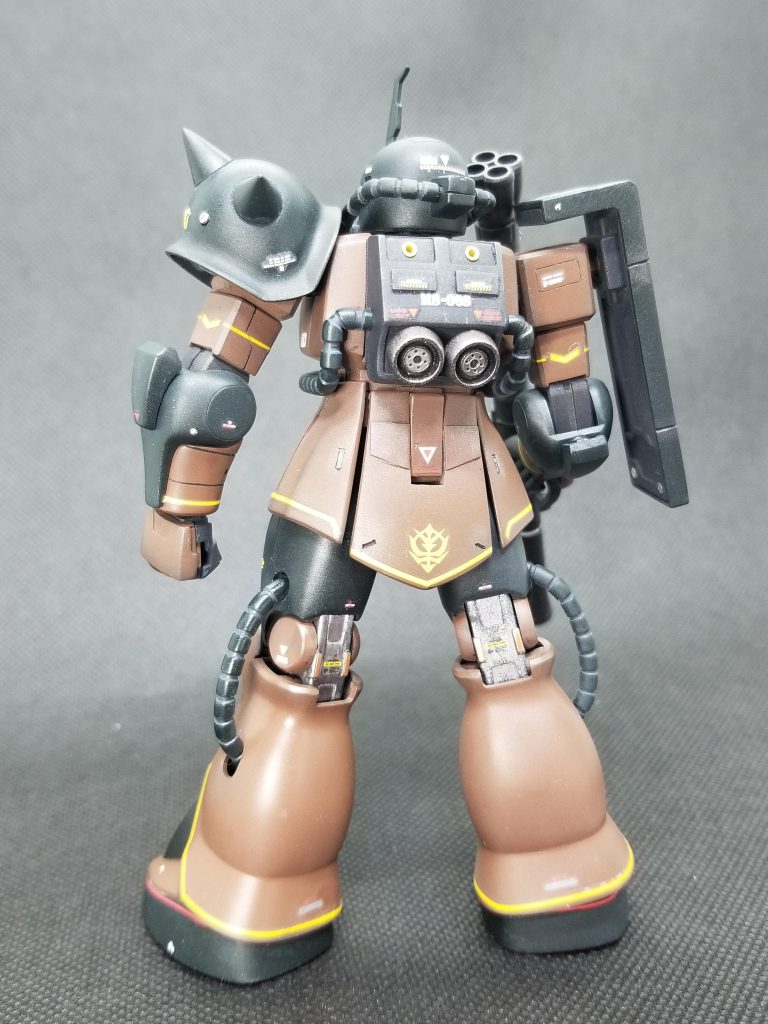 バックショット。S型ということで大きめのバーニアを追加。初期MGのザクから流用しました。内部にメタルパーツを貼ってらしく演出。