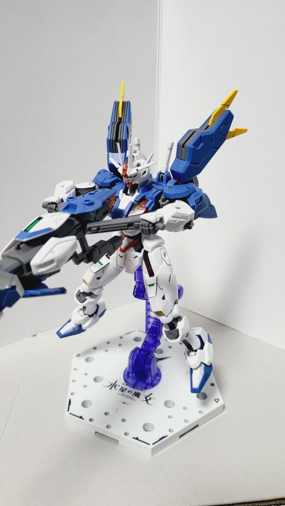 ガンビットライフルを水平にしても結構保持してくれるの凄いです。素人でもポージングが色々出来て楽しいのも改修型キットの魅力だと思います。