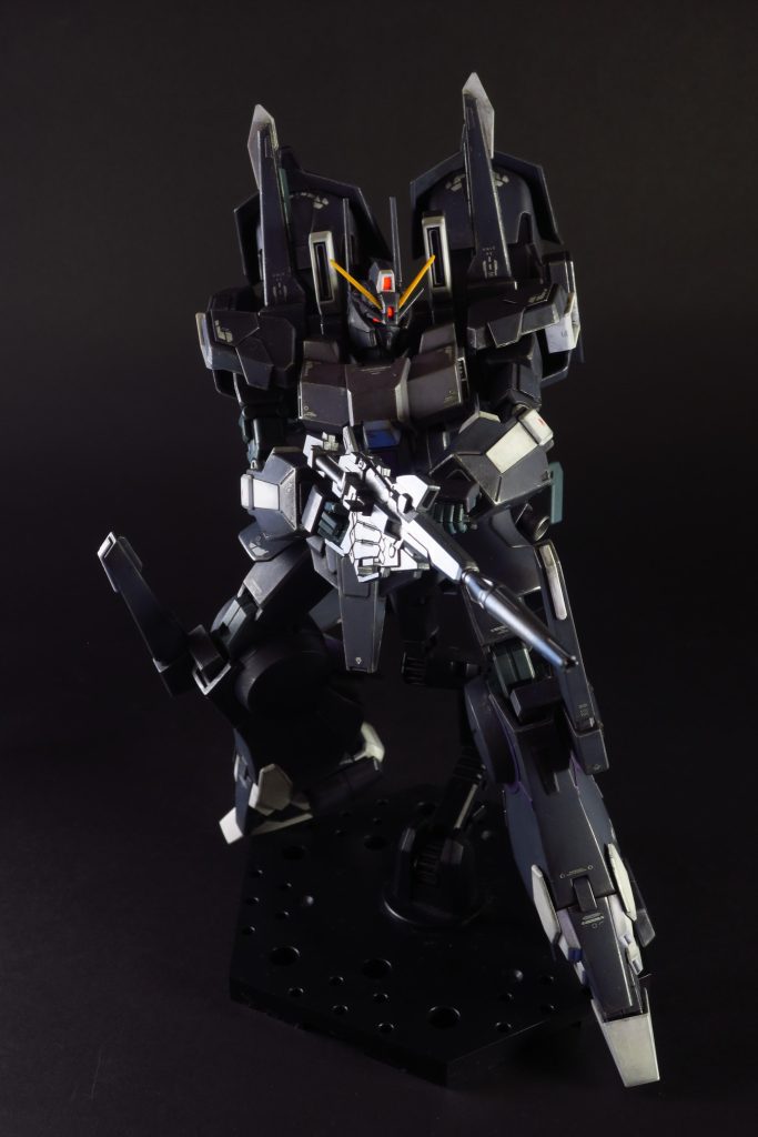 パッケージの例のポージングは、バランスが難しく立ち姿で妥協。