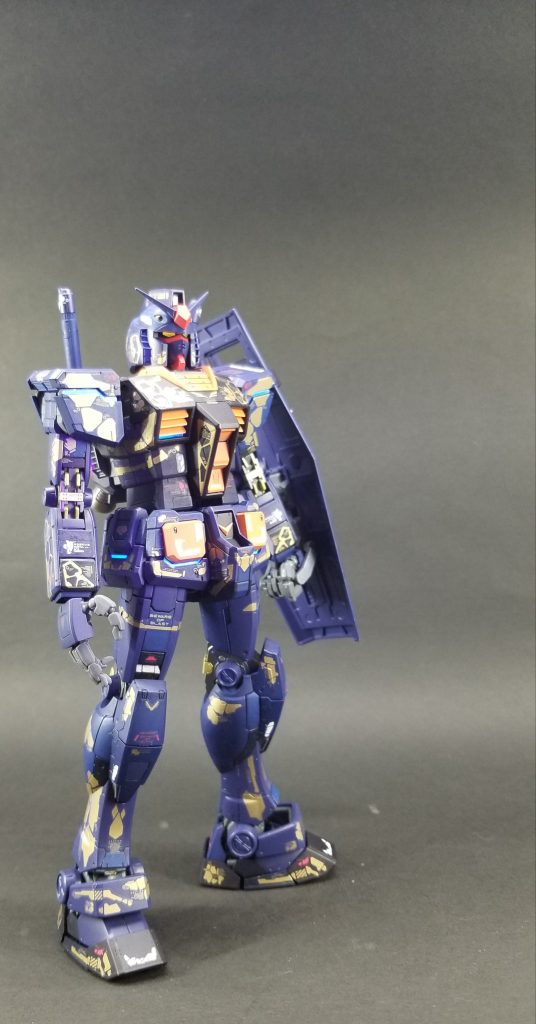 UCのデザインにも通じる感じを思い描いていたんですが、デカール、やり過ぎっスよねぇ。かえってカッコ悪い。発色がいいので「アシタのデカール」を使ってますが、フィルムを剥がすときデカールが掛けるのが怖いので、とりあえずトップコートして記念撮影します。