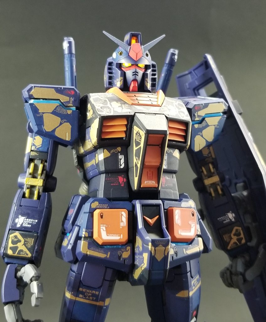 こちらは無発光状態。今回はじめてLEDを入れてみました。カメラはLEDで点灯してます。