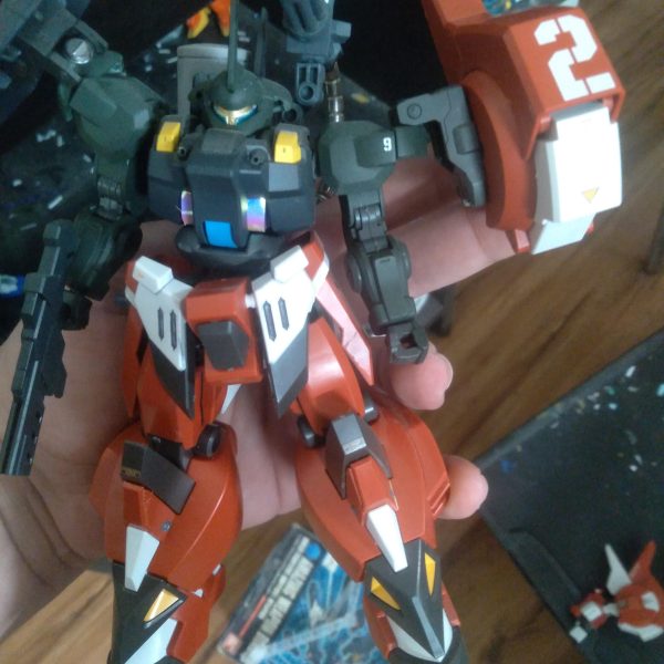 Could be a future project. The HG Dilanza combined with the HG Alteisen. The arms are a little short to combine with the Alteisen,but I can always extend them（2枚目）