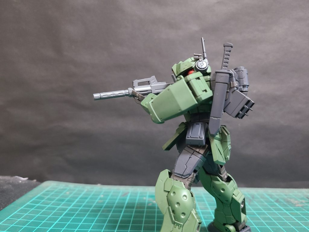 ブルパップマシンガン長銃身型装備射程が長くより精密に射撃が可能元はクレイン使用していた武器だがラングに託された。