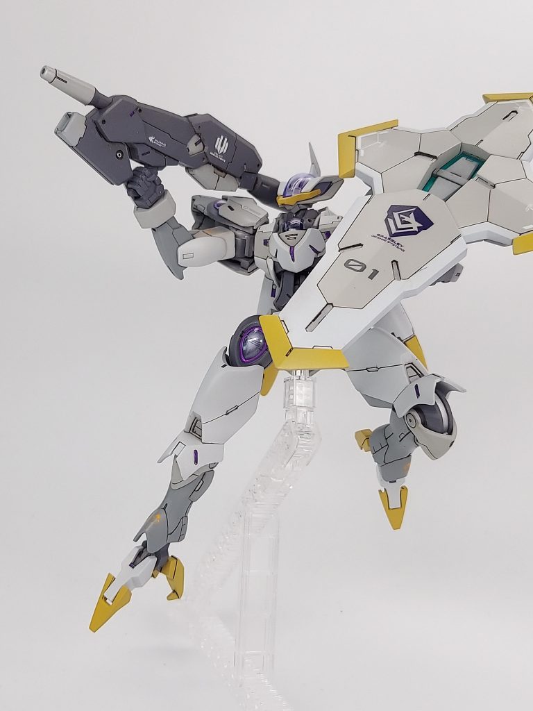 ビームライフル肩に担ぐ独特のスタイルいいですよね