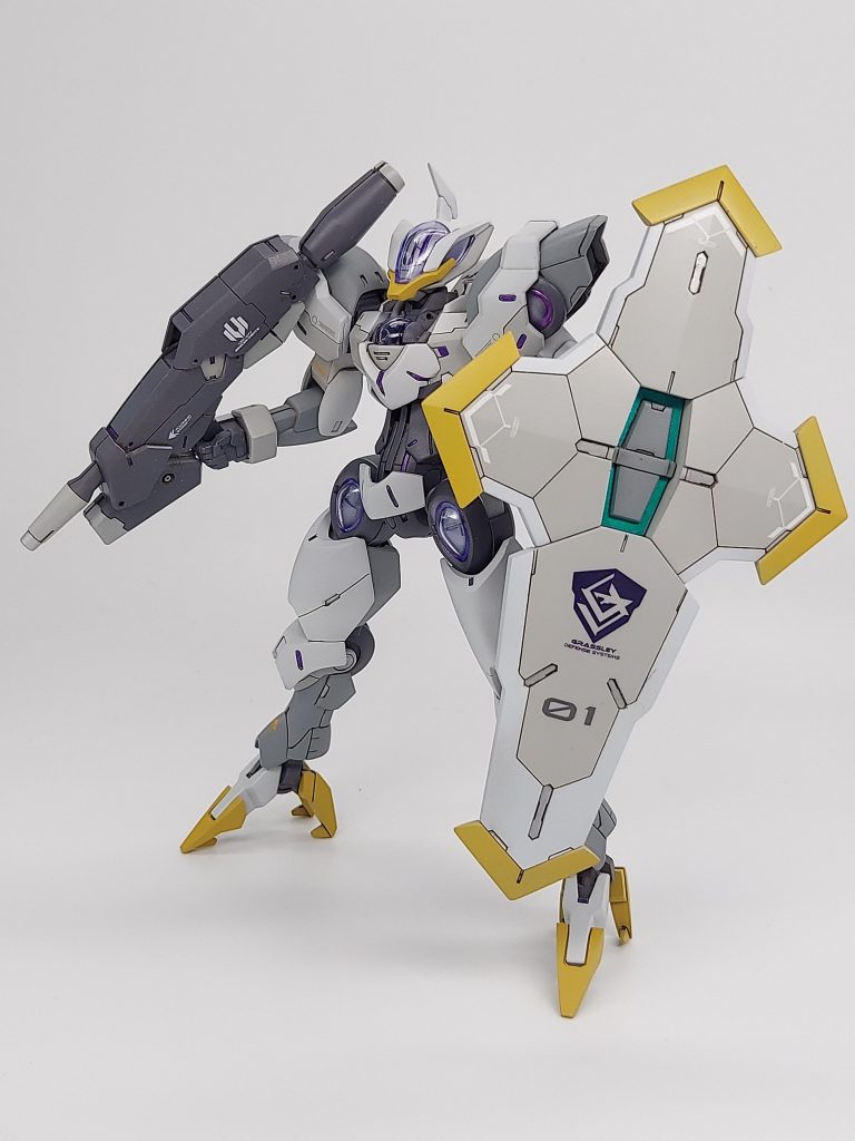 正面元から印象を変えたかったのでホワイトとグレーをベースにイエローを入れてみました