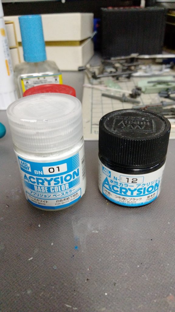 本体のグレーはこちらの2色を混合してます。