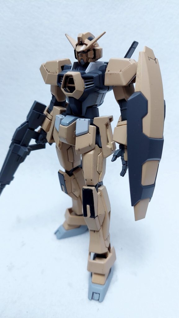 「機動戦士ガンダムAGE」最初の主役機であるガンダムAGE-1。ノーマル版を塗装して作ったわけですが、クラシックカラーって？と思われた方も多いと思います。今回の着想元はGUNDAM NEXT FUTURE限定 ENTRY GRADE 1/144 RX-78-2 ガンダム [クラシックカラー]。