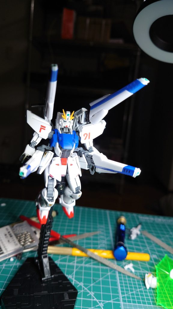 砲口はガンダムカラー・メタリックグリーンで塗り塗り。Gフレームのヴェスバーは近いうちにパテ埋めと彩色をしてみたいと思います。