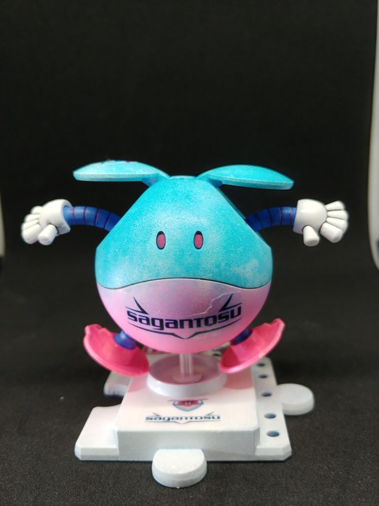 色の感じはほぼ狙いどうりですが、マーカーにいい感じの青が無く色々調整し作ってしまうので吹いた後のムラが・・・ピンクはガンダム蛍光ピンク両色中央に向け薄く成る様グラデーションをしようとしてたんですが、まぁ難しい最初ピンクは良かったが、次の青はちょっと塗料の質感変わったせいでなかなか上手くいかず