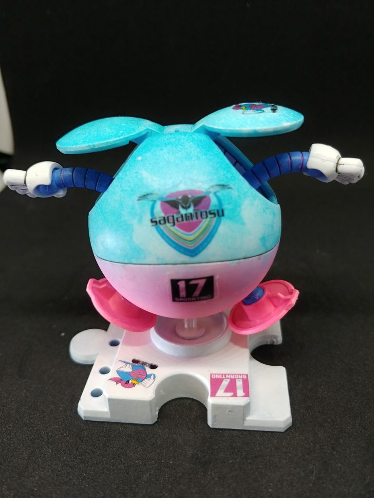 デカール貼り中、手袋に何か付いてたのか色が落ち・・・修正能力がまだ無いので、ココも今回はこのままでこんな感じなので、まだ安いキットでしか冒険出来ません。