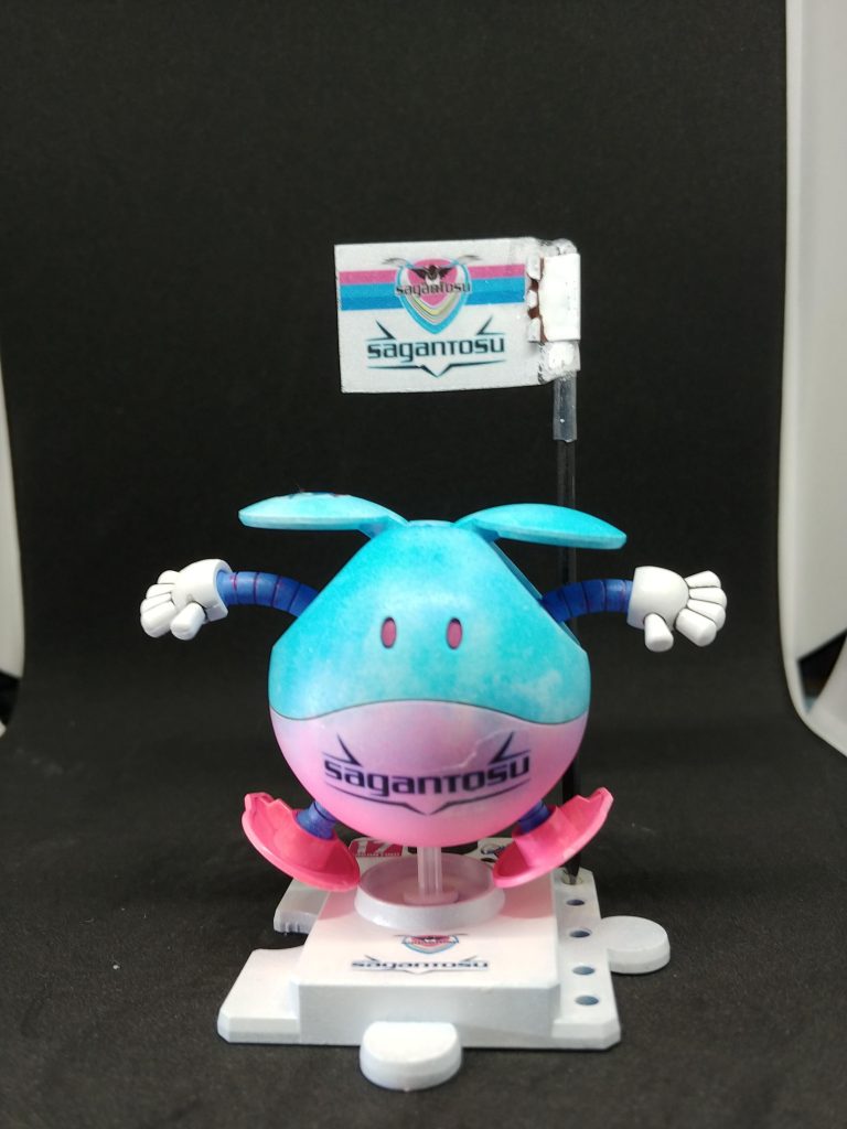 デカールは前回の残りを使用台座のエンブレムがちょっと小さかった