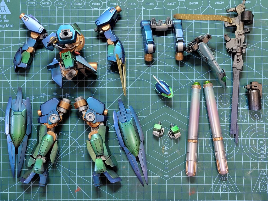 組み立て前の様子です、ここまで多色なカラーリングでまとまったのはガイアカラーのカッパーを多用したからだと思います🍀😌🍀