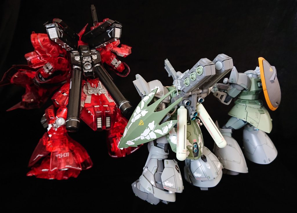 サザビーに寄せたけどやっぱり違う(左からRGサザビー、今回、HGゲルググ)。そりゃそうだ🤭