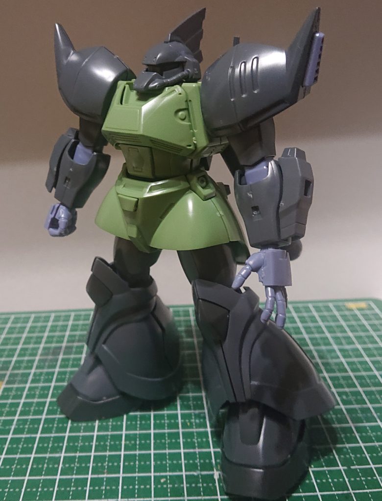 前からbefore(素組)。ゲルググとは違って、スタイリッシュね。