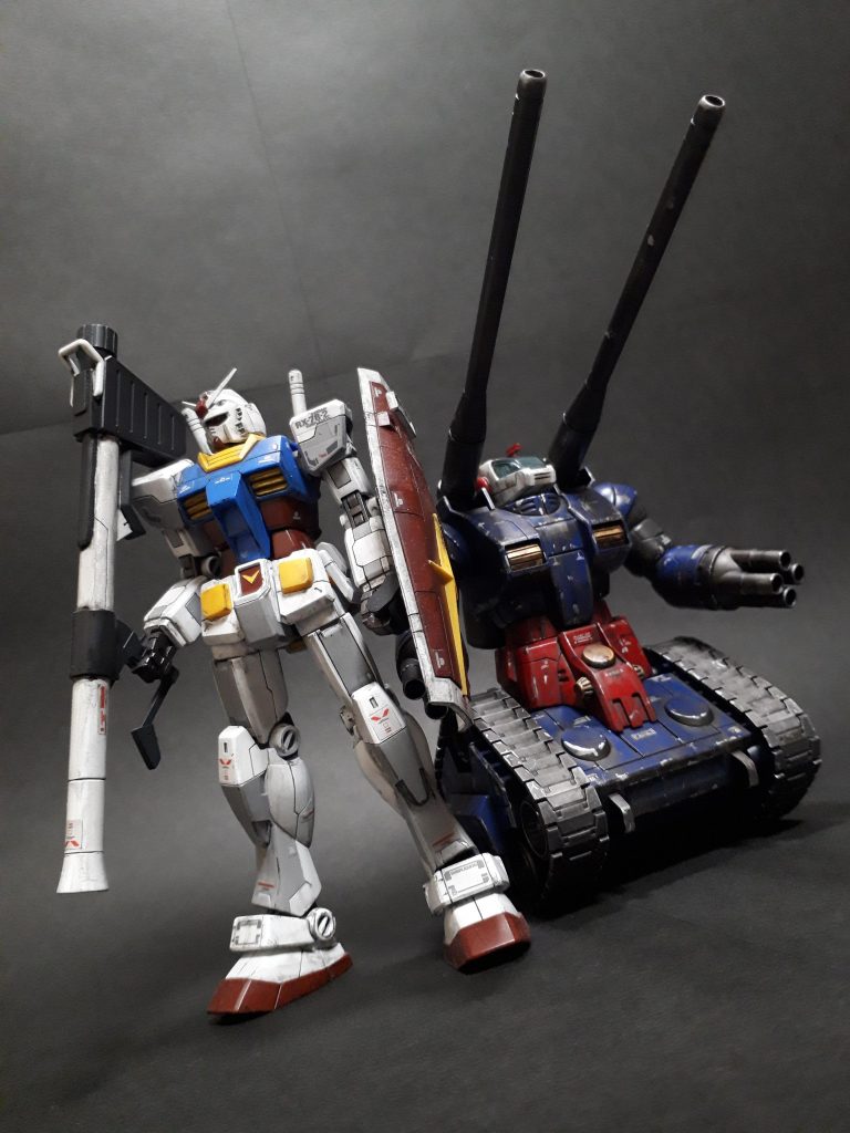 一年くらい前に制作したHGのガンダムと。本格的にやり始めて数ヶ月にしては、できないくせに色々やろうと頑張ってたんだなぁとしんみりw。さ、ガンキャノンさん、売り場でお会いできるのを楽しみにしていますよ。閲覧、ありがとうございました。