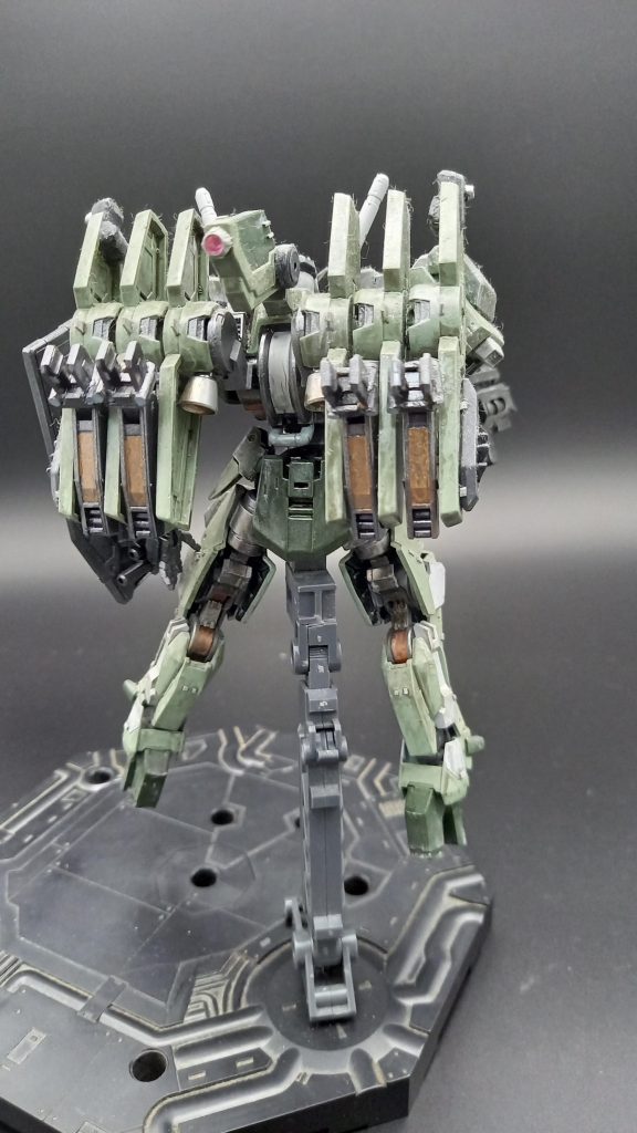 バインダーにはアームがあり戦場に応じて武装を増やせます