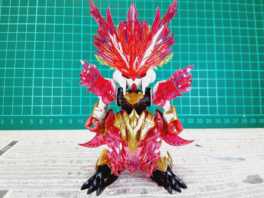 パッと見た時頭でっかちに見えたので肩や胸を大型化、脚を延長してバランスを取りました