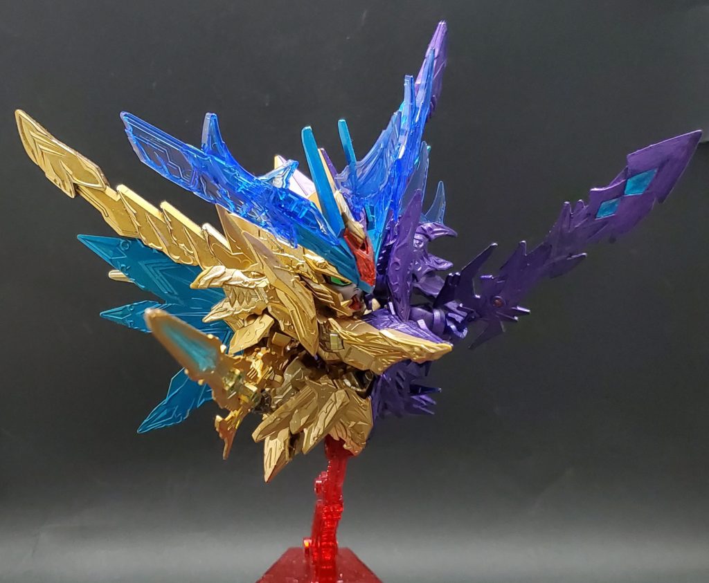 アーサーナイトのエクスカリバーとゼロの雷龍剣を塗装して持たせました!ちなみに塗装は金側…ガンダムマーカーイエローゴールド紫側はMrカラーのGXメタルバイオレットを使用しています。青部分はガンダムマーカーのコスモメタブルーです!