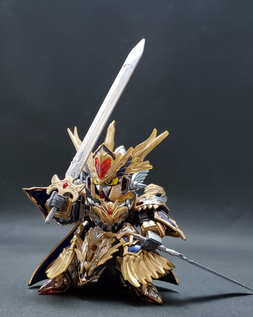 オマケエクスカリバーの元の持ち主、アーサーガンダムMk3もせっかくなので塗装しました!こちらはガンダムマーカーのメッキシルバーとレッドゴールドを使用しています。エクスカリバーを塗っちゃったので大鋼の剣持たせました!結構似合います