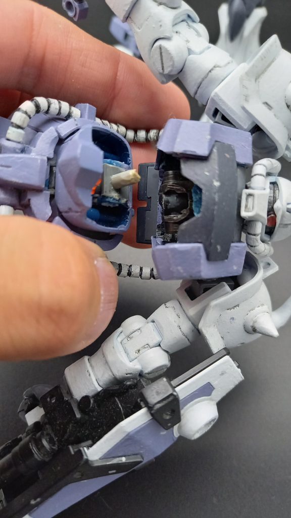 分割して可動動力パイプは切り分けてピンバイスで穴を開けて銅線を通しました今考えると昔の自分よくやったもんだ( ￣▽￣)