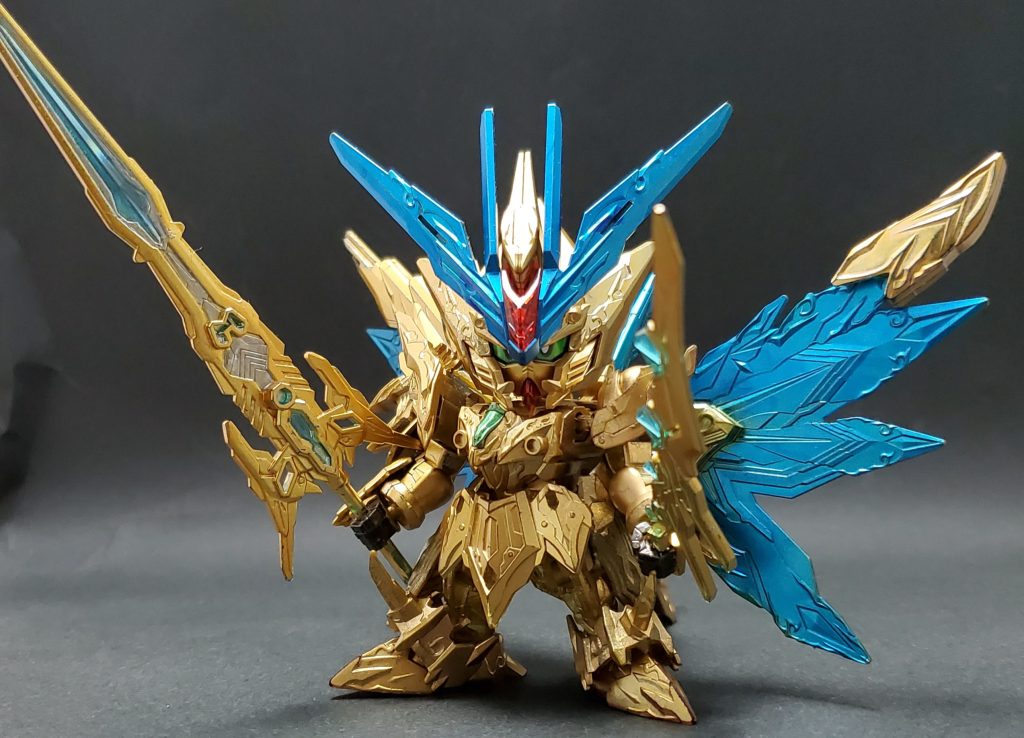 キャプテンスペリオルグレートパンクラチオンの戦いの後、謎の黄金竜に導かれて異世界ナイトワールドに飛ばされたキャプテンネオの新たな姿