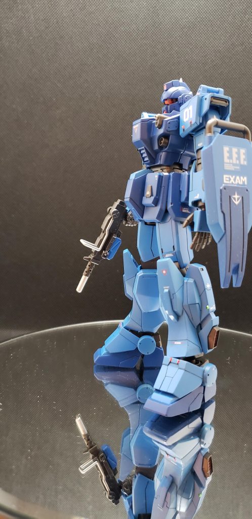 ガンダムデカールサイドストーリーの発売を待ってGETしてからデカール貼りをしたのですが「E.F.F」の文字のデカールが予想より小さく、肩部とシールドは付属のシールを急遽使用しました💦