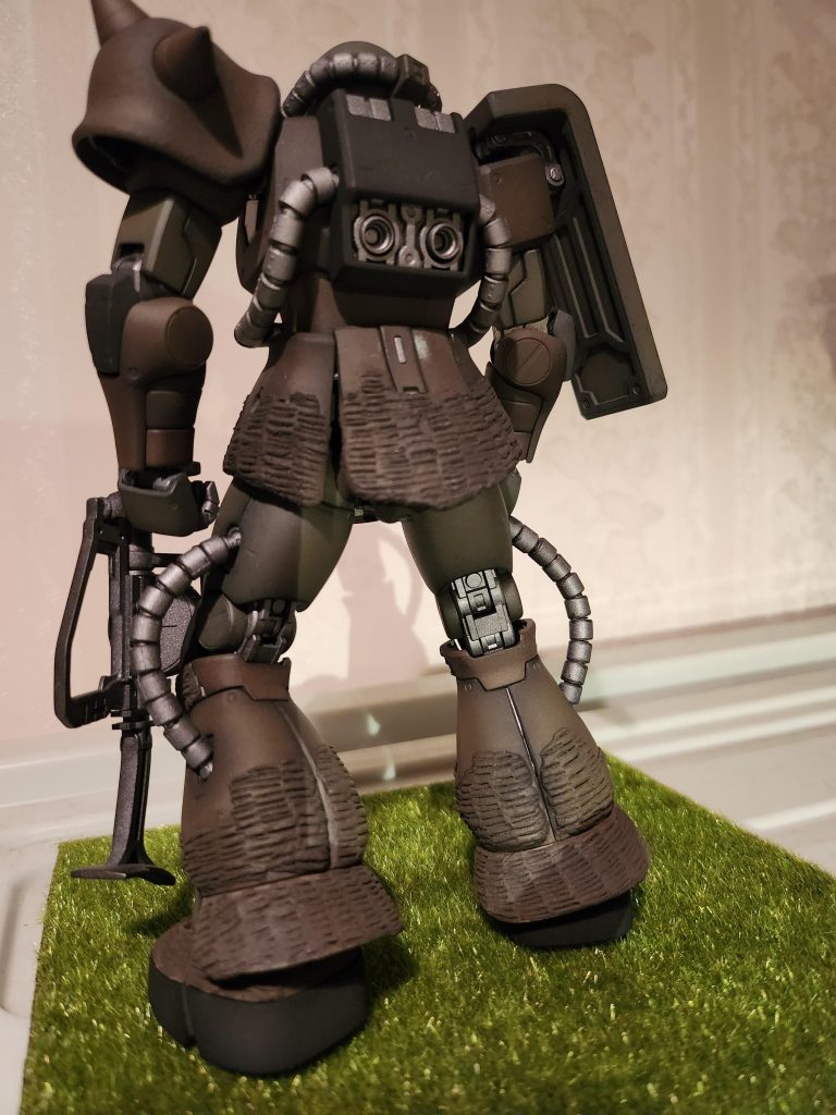 機動中の対策及び降着(膝立)状態での防御部分のみのコーティングとした。カラーリングは、グリーンとブラウンのパーツ塗り分け迷彩。