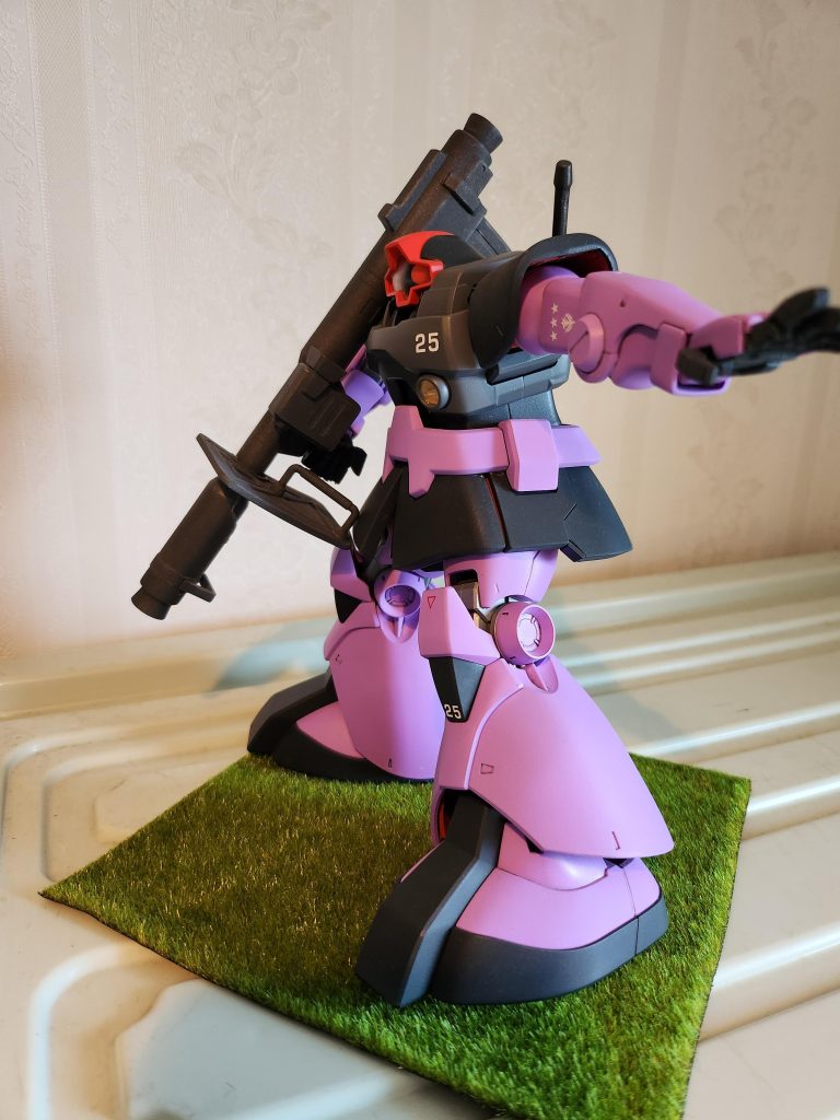 ジャイアントバズよりラケーテンバズの方が好きですね。ドムはノーマルだけど最高にカッコいいと思います。