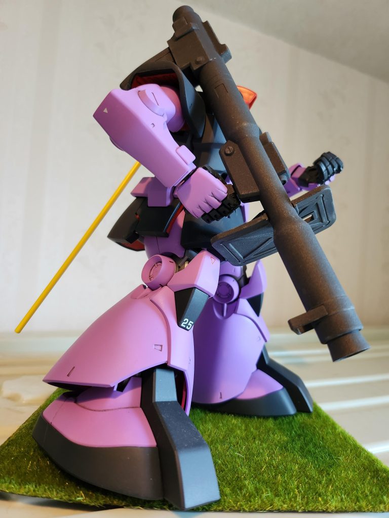 内側の赤い構造がチラ見えするところも最高にカッコいい！