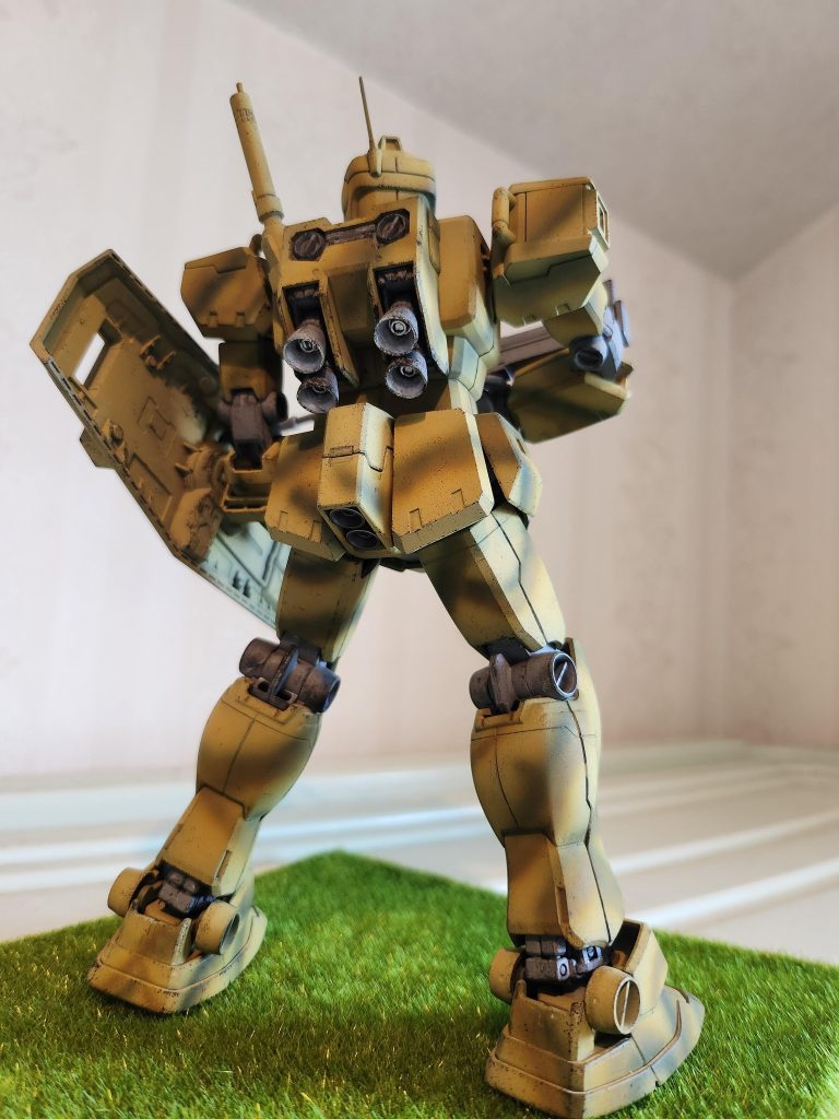 実戦部隊の泥臭い塗装を表現したので、かっこ良さは二の次です。